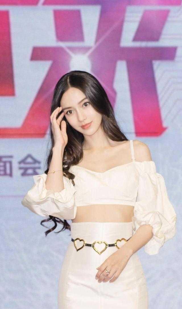 杨颖2017年度写真集，美丽瞬间汇聚美好时光